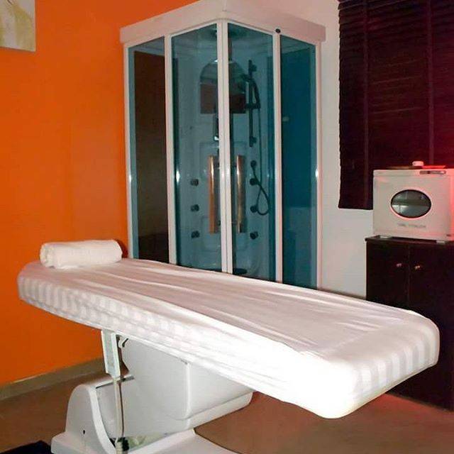 Tangles Unisex Spa and Salon