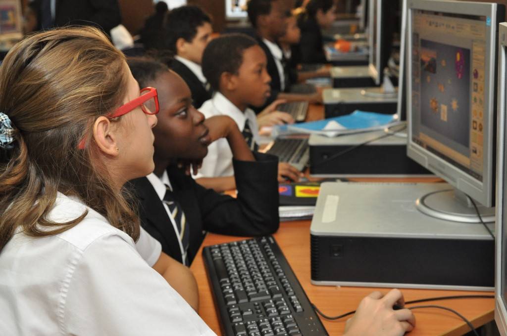 Avi-Cenna International School